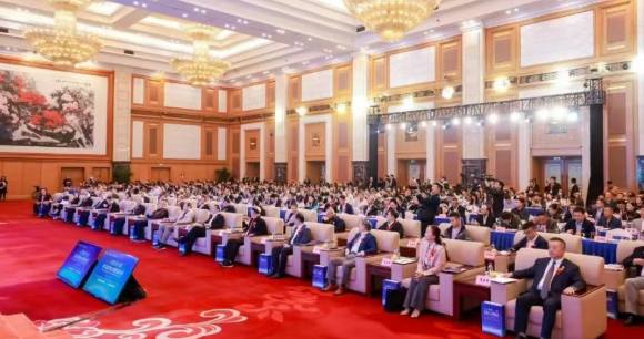 榮膺“履行社會責任杰出企業(yè)”與“履行社會責任杰出人物”雙項大獎2